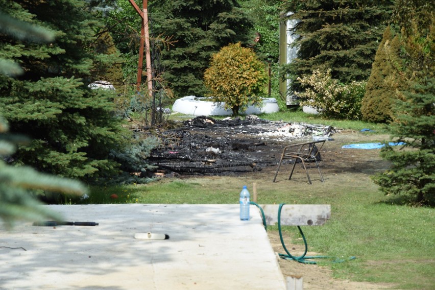 Tragedia w Wilczkowicach Dolnych. W pożarze zginęła babcia z malutkimi wnukami. Sprawę bada policja