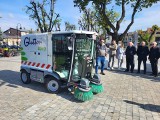 Zamiatarka uliczna będzie sprzątała we Włoszczowie. Sprzęt można było zobaczyć w centrum miasta. Zobaczcie zdjęcia i wideo