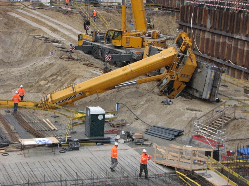 Wrocław, wypadek na terenie budowy biurowca firmy Skanska....