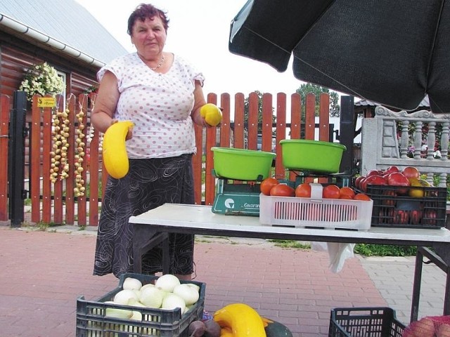 Pomidory obrodziły, z ogórkami było gorzej. Dużym powodzeniem kupujących cieszą się też dynie, specjał naszej wsi - opowiada Walentyna Stepaniuk z Ryboł.