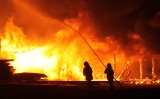 Dąbrowa Górnicza: pożar hurtowni w Strzemieszycach ZDJĘCIA Hala spłonęła 