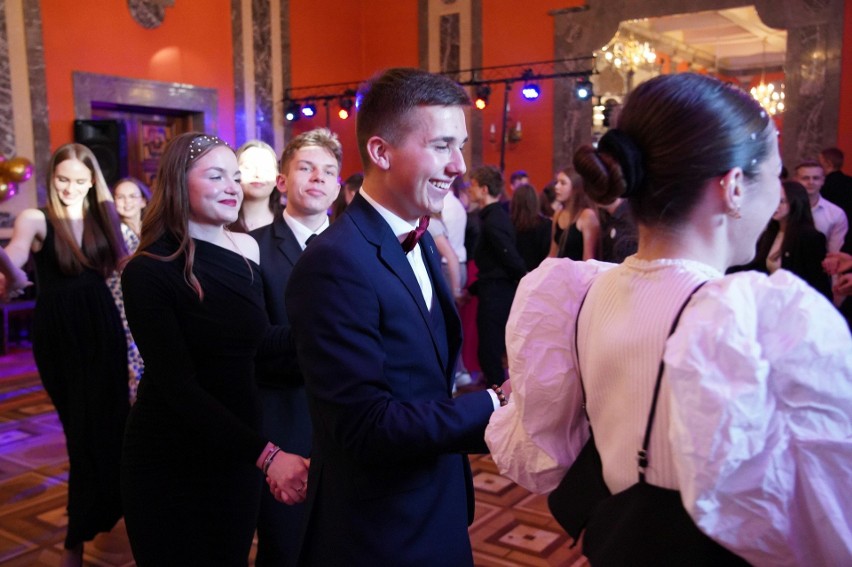 Bal Trzydziestolecia z okazji jubileuszu Katolickiego Stowarzyszenia Młodzieży Diecezji Kieleckiej odbył się w Wojewódzkim Domu Kultury