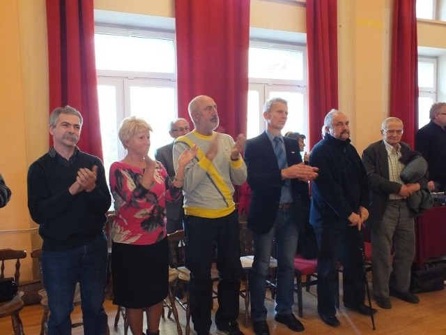 Obecni na sesji Rady Miejskiej związkowcy z "Solidarności" oklaskami nagrodzili decyzję radnych.