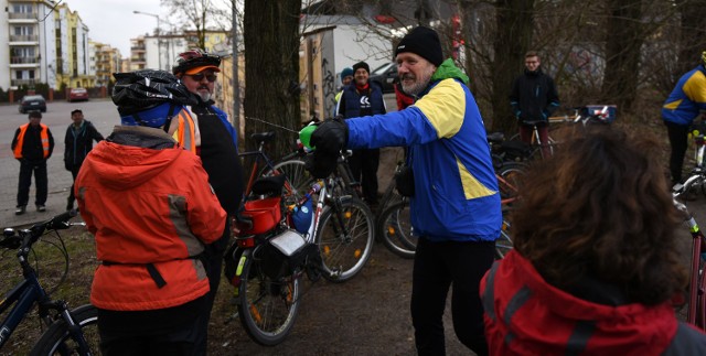 XXXV Wielkanocny Rajd RowerowySympatycy dwóch kółek spotkali się by w świąteczny poniedziałek wspólnie przejechać ponad 15 kilometrów lasami barbarki.