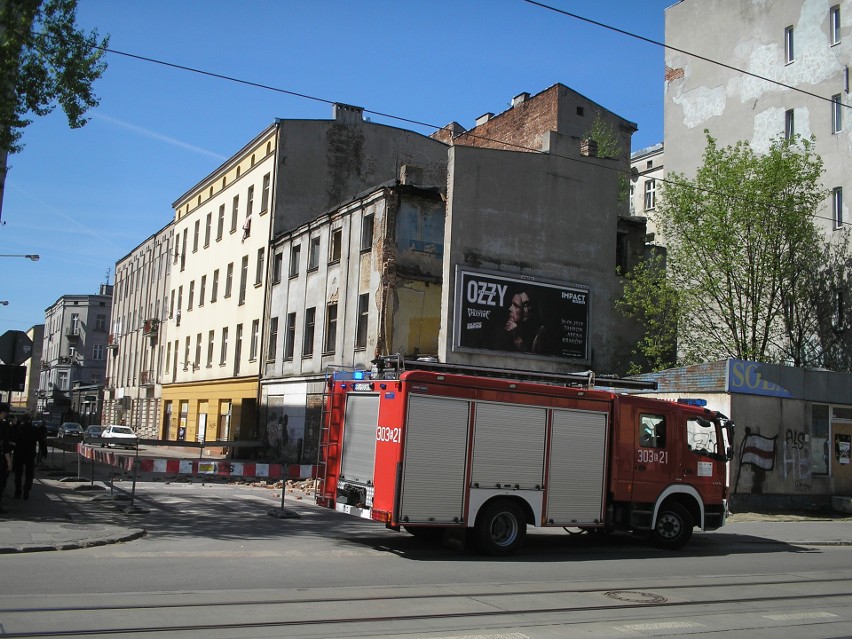 Mieszkańcy wezwali policję i straż pożarną, bo myśleli że kamienica przy ul. 6 Sierpnia się wali [zdjęcia]