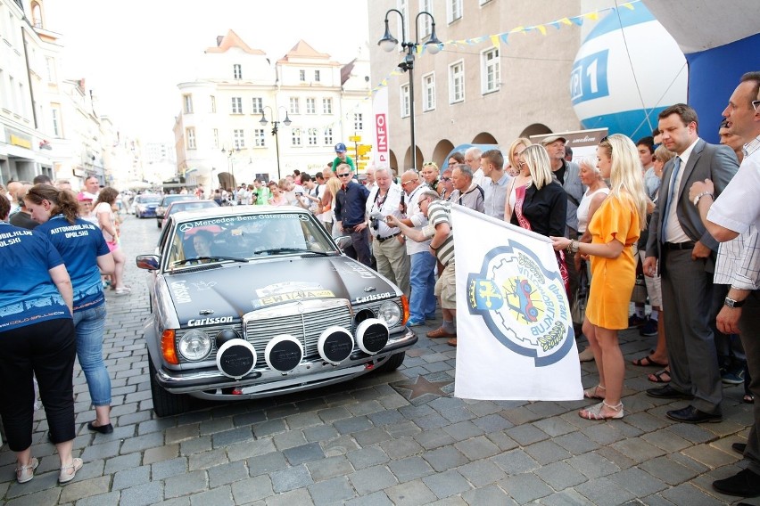 Z opolskiego rynku wystartował 46. Rajd Festiwalowy.