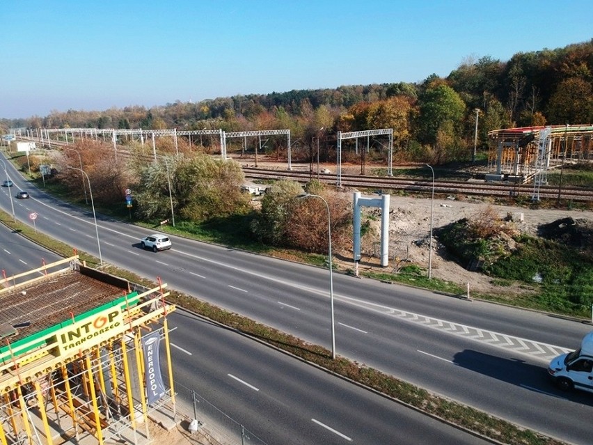 Kraków. Zobacz budowaną kładkę rowerową z drona [ZDJĘCIA]