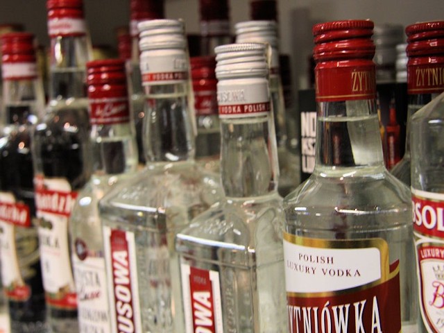 Radni w Kostrzynie nie zgodzili się, żeby alkohol w tutejszych sklepach był sprzedawany tylko do godziny 23.