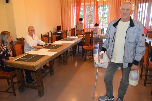 W szpitalu MSW w Głuchołazach głosował Antoni Komar z Nysy