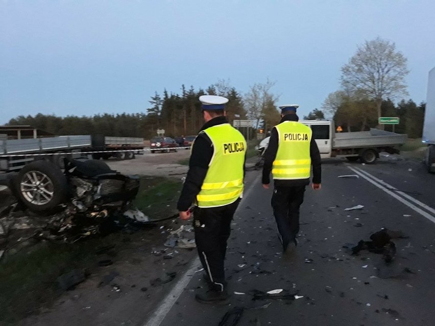 Koszarówka: Wypadek na DK 65. Zderzyły się trzy pojazdy. Cztery osoby trafiły do szpitala (zdjęcia)