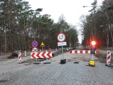 Remont ul. Wojska Polskiego w Świnoujściu. Jeden odcinek już za nimi, prace ruszyły dalej