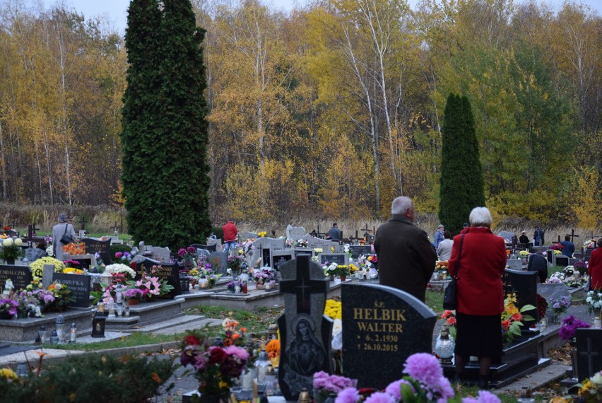 Wszystkich Świętych 2018: tłumy na cmentarzach w powiecie rybnickim ZDJĘCIA