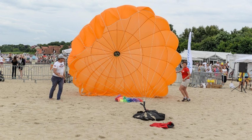 Festiwal Latawców Sopot 2021. Warsztaty, wspólna budowa latawców i pokazy. Niezwykłe wydarzenie nad morzem