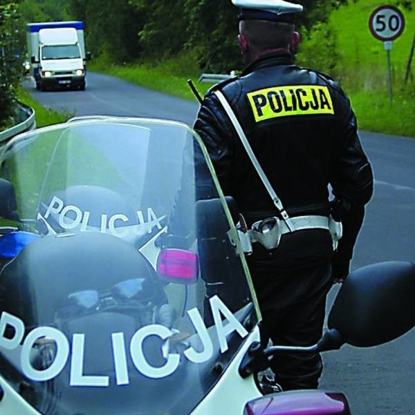 Na drogach pilnowały porządku nie tylko patrole w radiowozach. W akcji brały udział policyjne motocykle i helikopter.