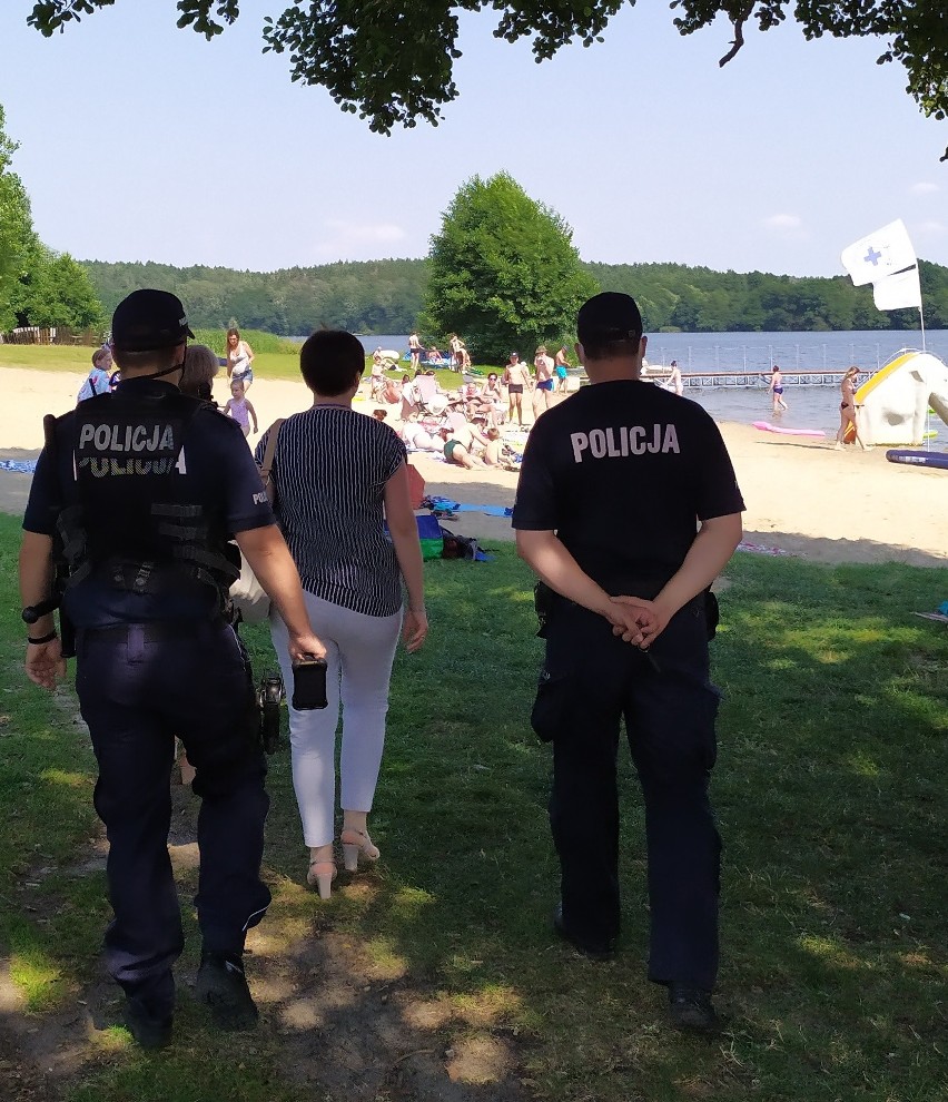 Sępólno. Policja i sanepid kontrolują sklepy, plaże, restauracje