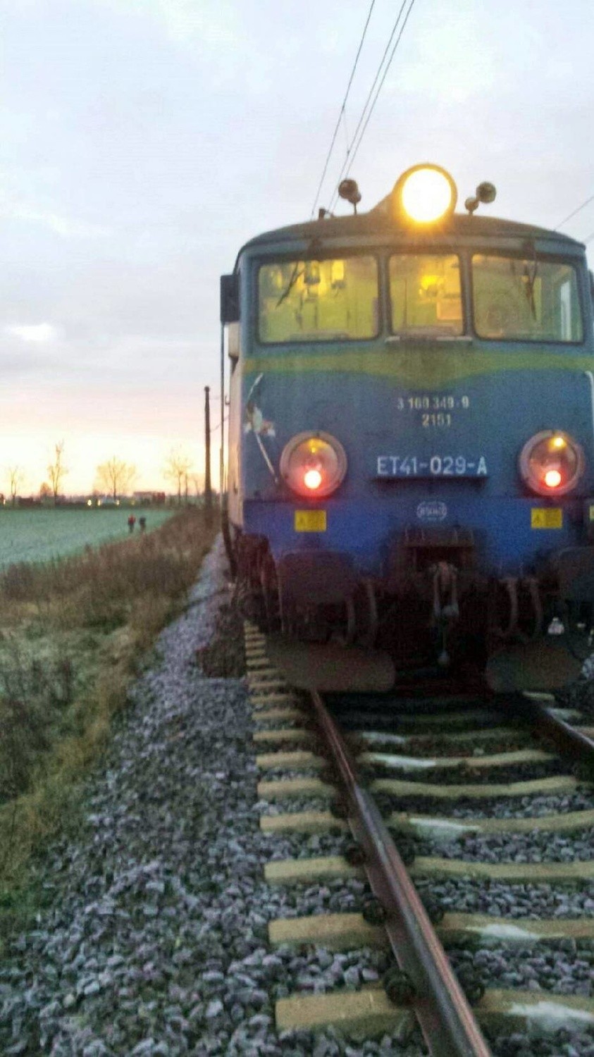 Samochód zderzył się z pociągiem towarowym