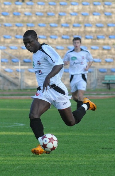 Ousmane Sylla (tu jeszcze w barwach Poloni Kozery Słubice), już trzy lata gra na naszych boiskach. Niestety, dalej spotyka się z rasizmem.
