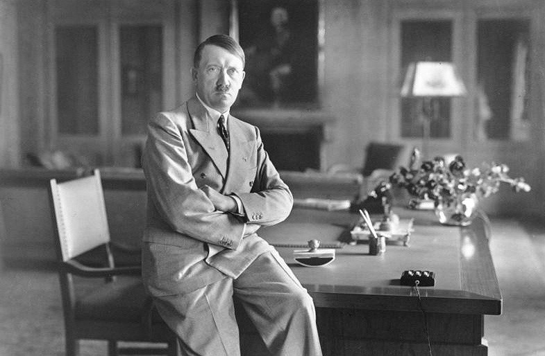 Kto dał Hitlerowi pełnię władzy?
