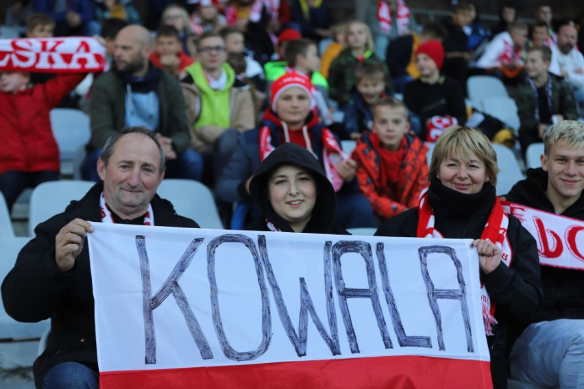 Zdjęcia kibiców z Kowali i Radomia na meczu reprezentacji Polski do 21 lat z San Marino w Kielcach. Oblegany był Michał Karbownik