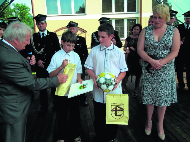 Szymon i Sylwester uratowali swoją mamę i drugą tonącą kobietę.