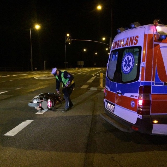 Kierująca motorowerem uderzyła w bok audi. Jego kierowca wymusił pierwszeństwo.