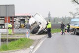 Wypadek na wyjeździe z Wrocławia. Droga zablokowana