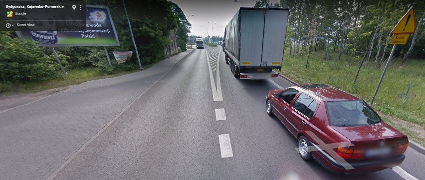 Kujawsko-Pomorskie. Zobacz auta przyłapane przez kamerę Google Street View. Niektóre to perełki! [zdjęcia]