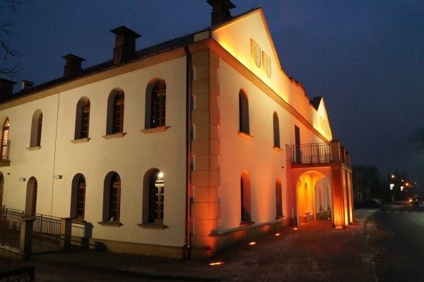 Pałac Biskupów w Koziegłowach zyskał efektowną iluminację