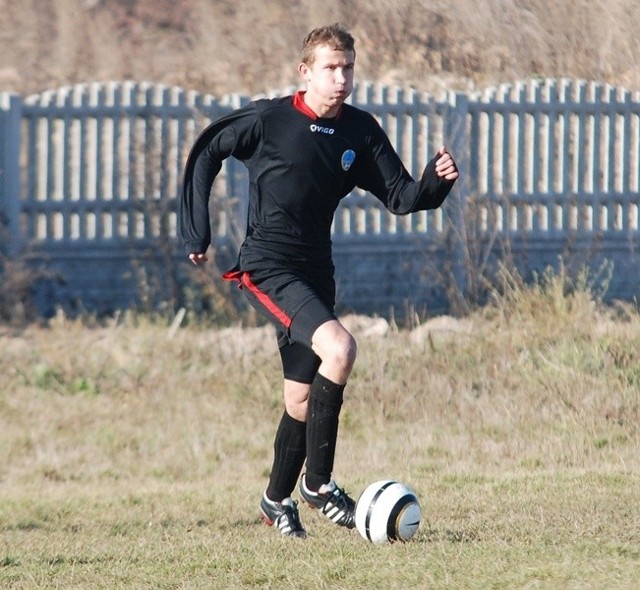 Szymon Bochniak zdobył sześć bramek dla Nidzinki Bieliny w wygranym przez jego zespół meczu z Dębem Nagłowice 10:1.