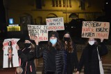 Strajk kobiet w Kędzierzynie-Koźlu. Na ulice miasta we wtorek wyszło jeszcze więcej osób niż w poniedziałek
