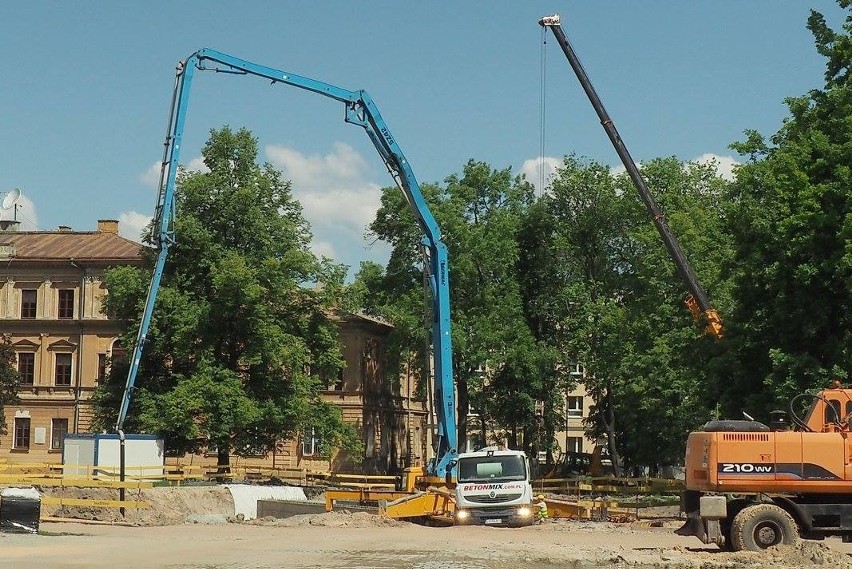 Zobacz najnowsze zdjęcia z przebudowy placu Litewskiego. Co znajduje się pod ziemią?