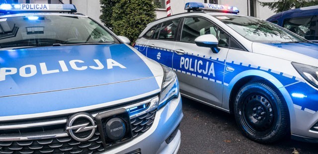 abor rudzkiej policji zasiliły dwa radiowozy oznakowane i dwa nieoznakowane
