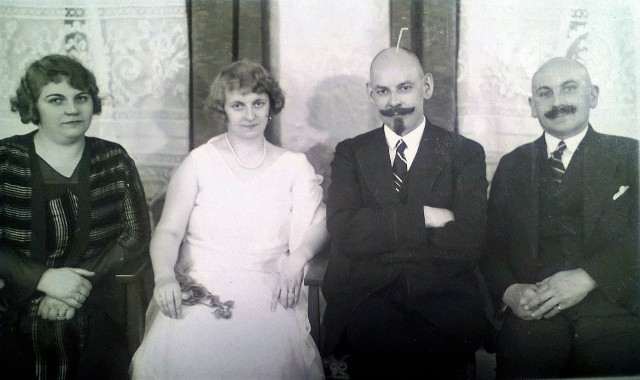 Zofia Szynakówna i Leon Barciszewski z rodzicami narzeczonej.