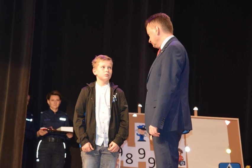 Szydłowiec. Młody bohater Olek Jastrzębski ma 10 lat, nagrodził go minister Mariusz Błaszczak