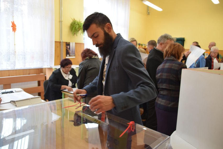 Wybory samorządowe 2018. Tarnowianie przy urnach [ZDJĘCIA]