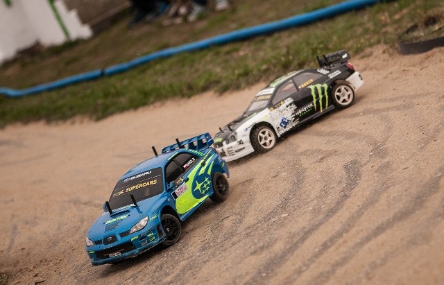 Już najbliższą niedzielę (25 września) po wakacyjnej przerwie do rywalizacji powracają właściciele rallycrossowych maszyn w skali 1:10. Zmienna nawierzchnia i nowe konfiguracje tras z pewnością dostarczą sporo emocji i widowiskowej walki.