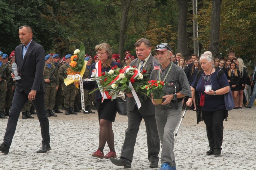 W Kielcach pod pomnikiem Homo Homini wspominano ofiary zamachu z 11 września 2001 roku