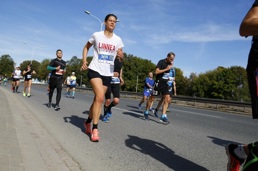 Uczestnicy Maratonu Warszawskiego 2018. Więcej zdjęć...