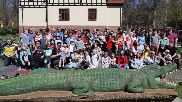 Wspólny piknik, który zwieńczył proekologiczną akcję, odbył się na terenie Dworku Drzewiarza