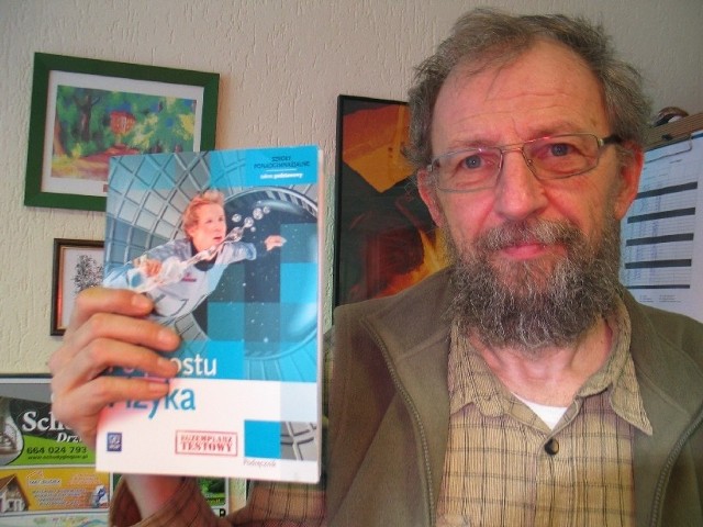 Nauczyciel fizyki z II LO Ludwik Lehman promuje teraz podręcznik swego autorstwa. Wziął bezpłatny urlop i jeździ po Polsce.