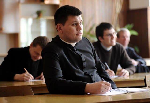 Łączenie seminariów na Dolnym Śląsku wynika ze zmniejszającej się regularnie liczby kleryków. Wielkie gmachy w Legnicy i Świdnicy pustoszały z roku na rok.