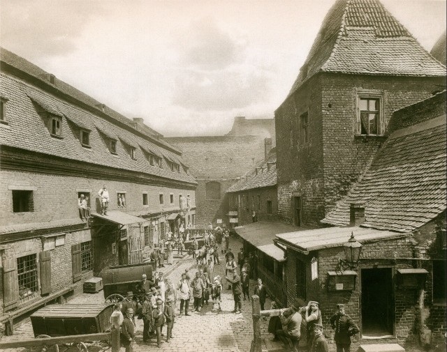 Lata 1900-1908, Stara Rzeźnia Miejska. Po prawej stronie widoczna jedna z baszt wewnętrznego obwodu murów miejskich.