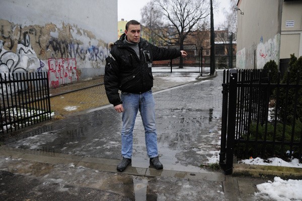 Pan Mariusz dogonił pijaną kobietę i wezwał policję.