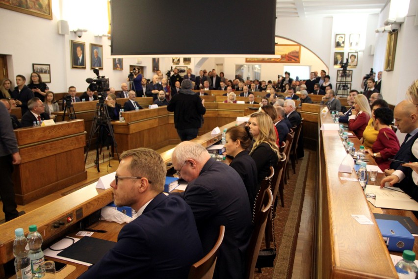 Pierwsza sesja Rady Miasta Lublin: Koalicja bierze wszystko, PiS prawie nic