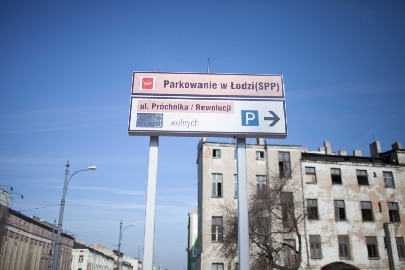 Parkowanie w Łodzi - system pokazuje wolne miejsca