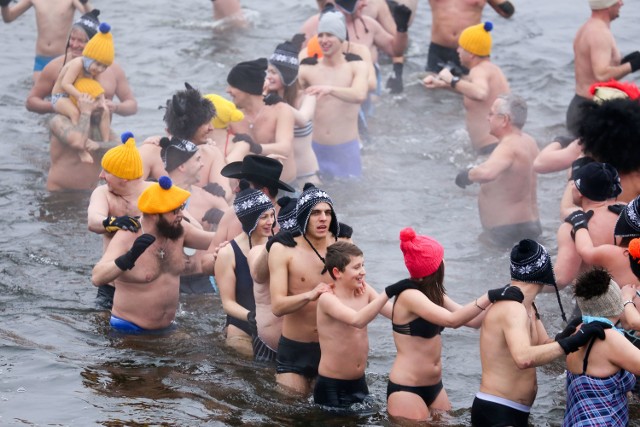 Poznań: Ponad stu morsów przepłynie Wartę