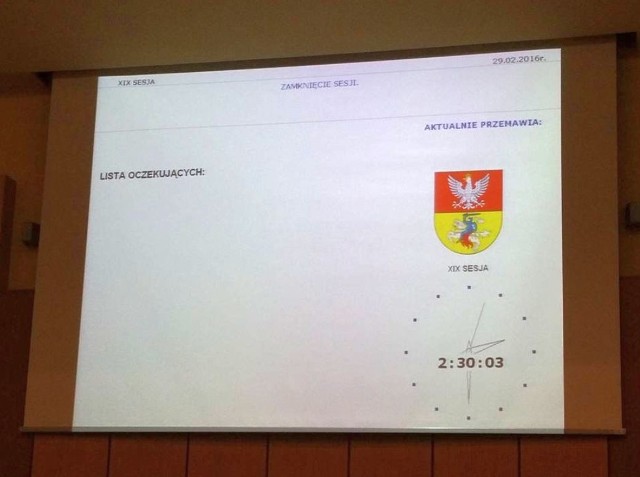 Jarosław Grodzki zrobił zdjęcie z sesji rady miejskiej w Białymstoku, która zakończyła się o godz. 2.30.