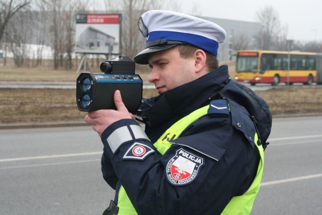 Jeśli nowelizacja Prawa o ruchu drogowym wejdzie w życie, to przenośnymi fotoradarami będzie mogła dysponować tylko policja