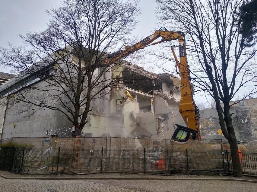 Wyburzanie galerii handlowej przy ulicy Czystej we Wrocławiu