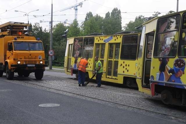 Pod koneic lipca do wykolejenia tramwaju doszło także na skrzyżowaniu ul. Uniwersyteckiej i Wały gen. Sikorskiego.